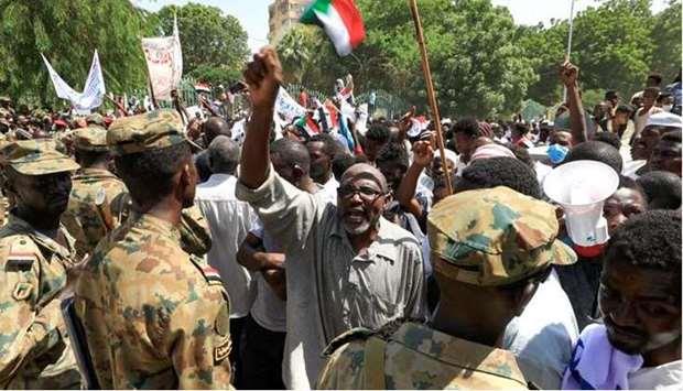 Hundreds protest in Sudan&#39   s capital against government