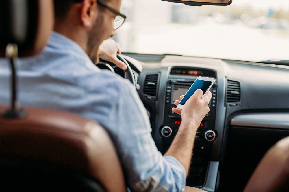 UK drivers to face tough new laws over cellphone use in vehicles