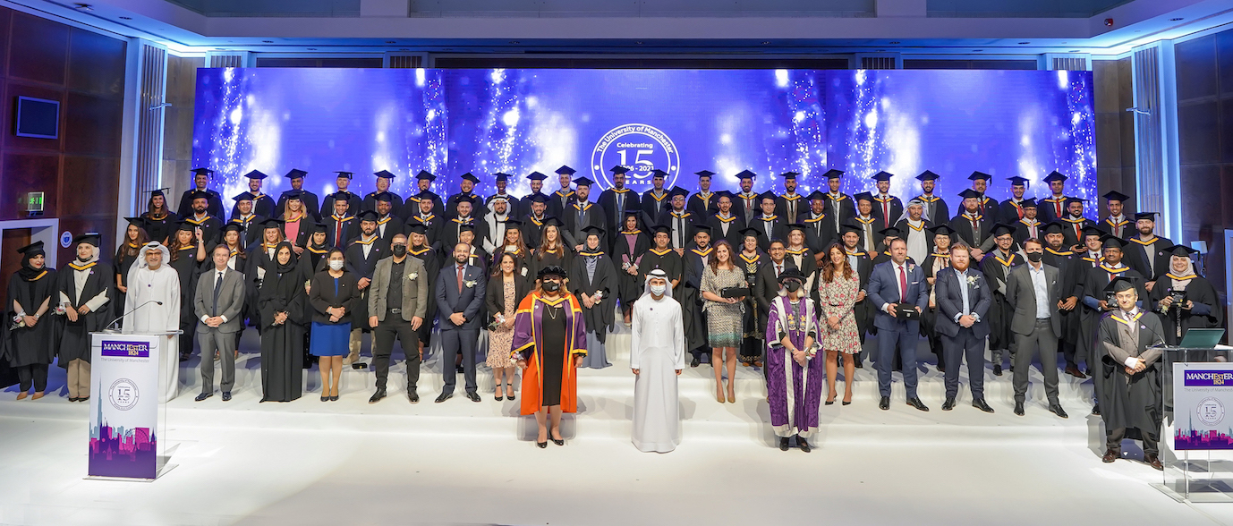 جامعة مانشستر تستضيف الخريجين وعائلاتهم في حفل تخريج طلاب ماجستير إدارة الأعمال بنظام الدوام الجزئي في الشرق الأوسط