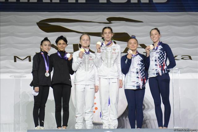 Baku holds award ceremony of winners of second day of 28th FIG Trampoline Gymnastics World Age Group Competitions
