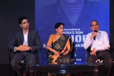  Adivi Sesh recalls Major Sandeep Unnikrishnan's parents while making movie 