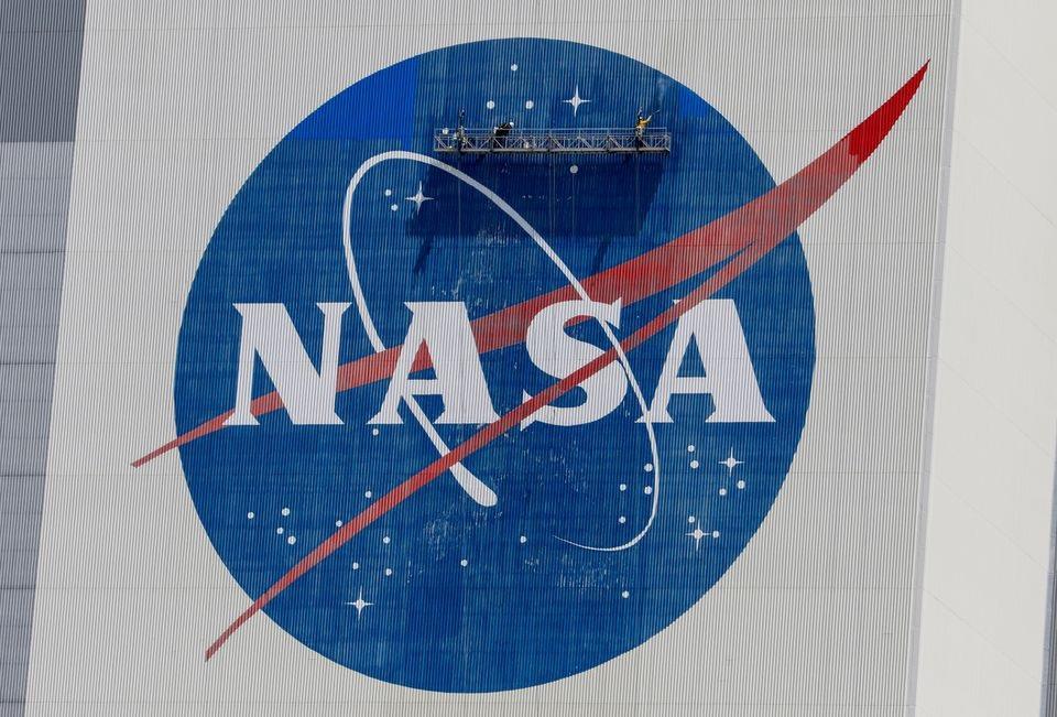 Qatar - Citing debris risk, NASA delays spacewalk to fix space station antenna