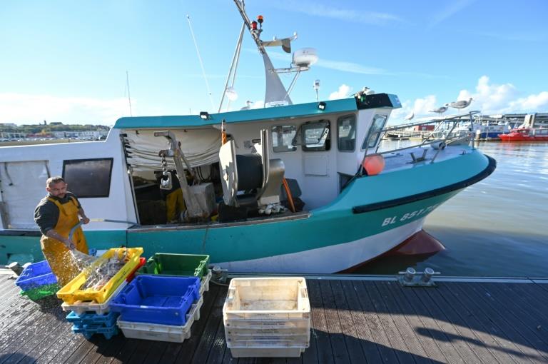 Guernsey issues 40 EU fishing licences amid France row