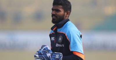  KS Bharat makes a strong case for himself as second 'keeper in future 