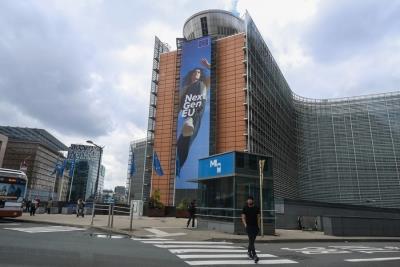  EU considers making Covid jabs mandatory over Omicron spread 