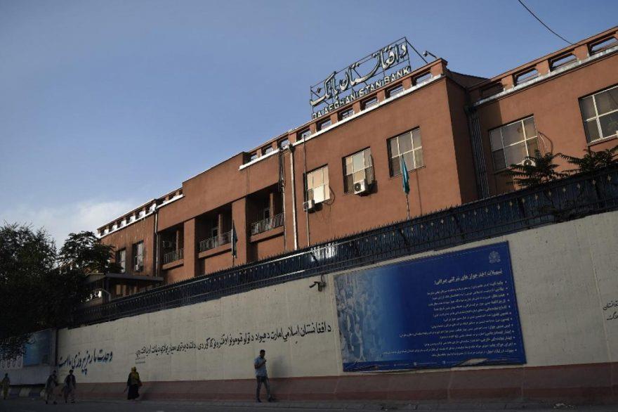 UNAMA hands Afghanistan's central bank $16 M in cash
