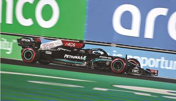 Qatar - Hamilton grabs pole position in Jeddah