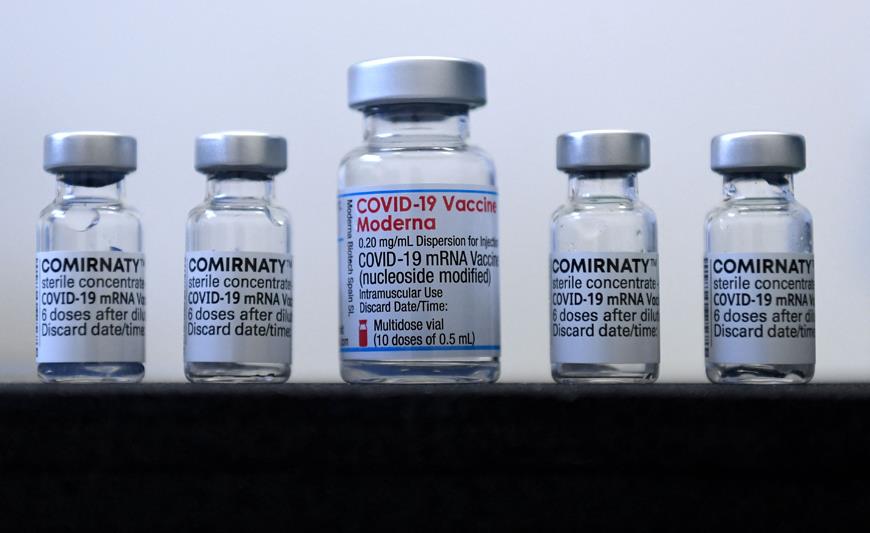 UK - Global markets slammed by Moderna's Omicron vaccine warning