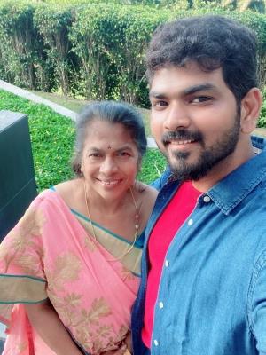  Vignesh Shivan dedicates lyrics of 'Mother Song' from 'Valimai' to his mom 