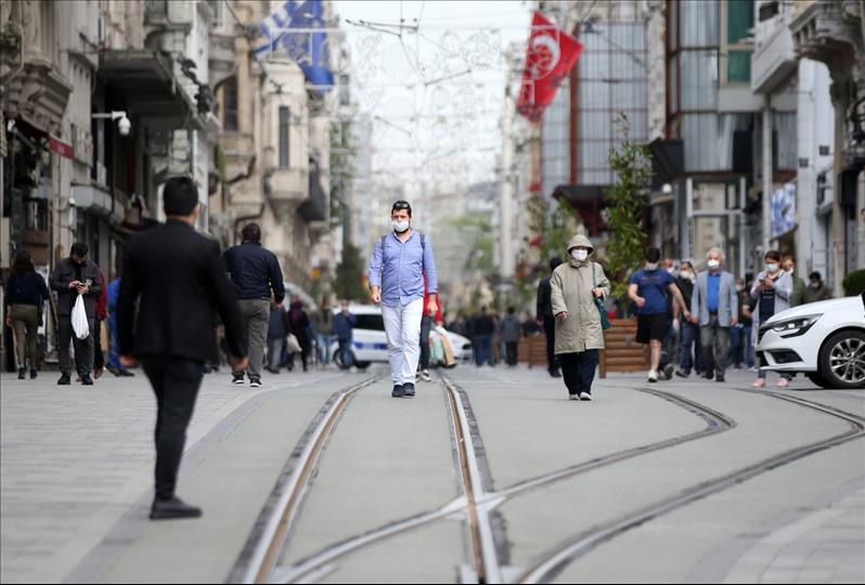 Turkey's COVID-19 numbers decrease despite winter worries