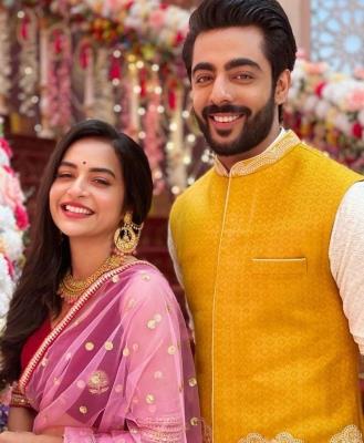 Krushal Ahuja, Aanchal Goswami elated as 'Rishton Ka Manjha' hits 100 episodes   Krushal Ahuja, Aanchal Goswami elated as 'Rishton Ka Manjha' hits 100 episodes