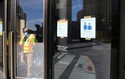 Reinstated indoor mask mandate takes effect in California
