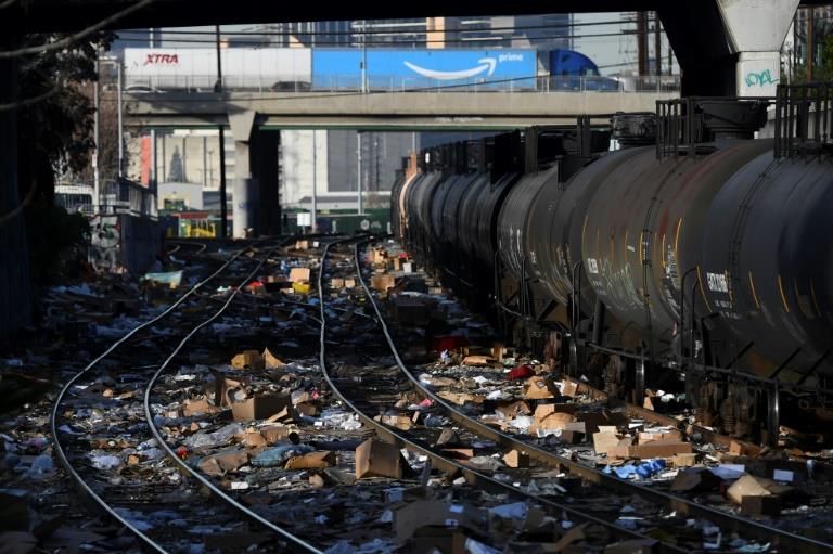 Thieves loot freight trains in Los Angeles with impunity