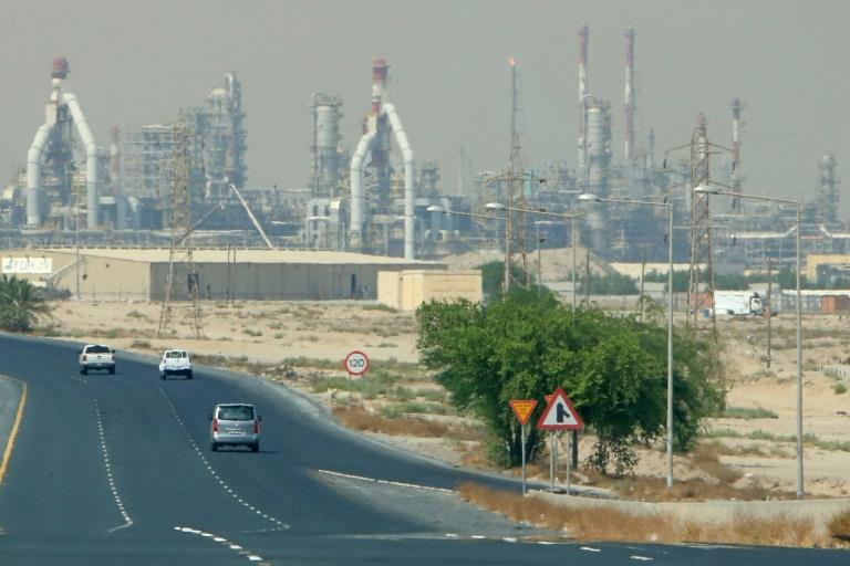 10 injured in Kuwait refinery fire