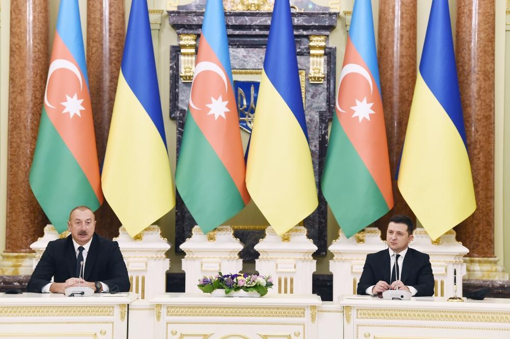 Azerbaijani, Ukrainian presidents make press statements