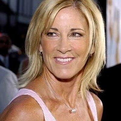  Tennis great Chris Evert undergoing treatment for Stage 1 ovarian cancer 