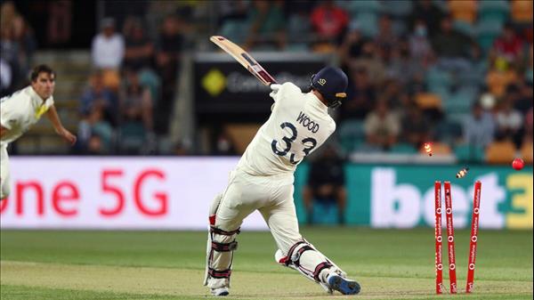 UAE - England strike late but Australia lead in Hobart