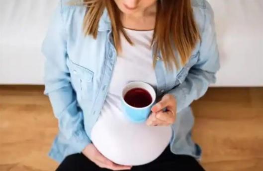 الاردن - تجنبي بعض أنواع شاي الأعشاب أثناء الحمل