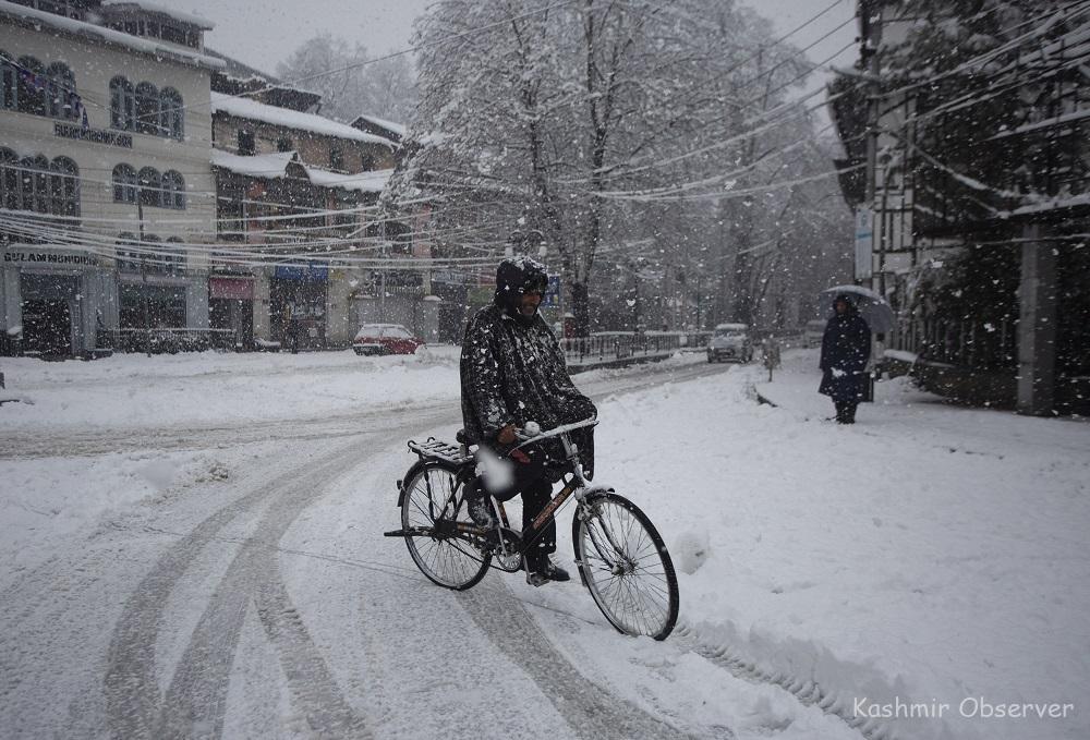 Weekend Wet Spell Likely To Disrupt Road, Air Traffic in Kashmir