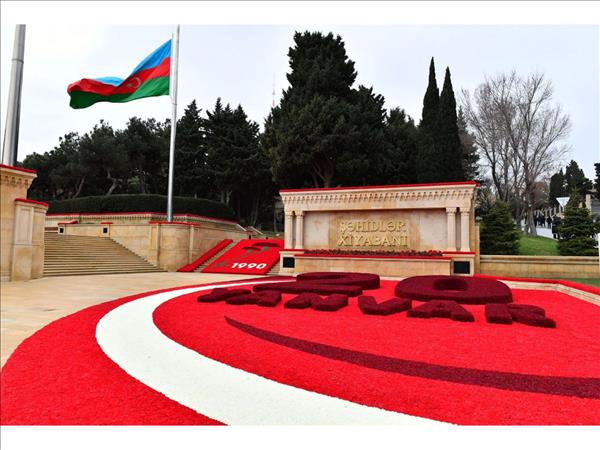 President Ilham Aliyev and First Lady Mehriban Aliyeva visit Alley of Martyrs on 32nd anniversary of 20 January tragedy