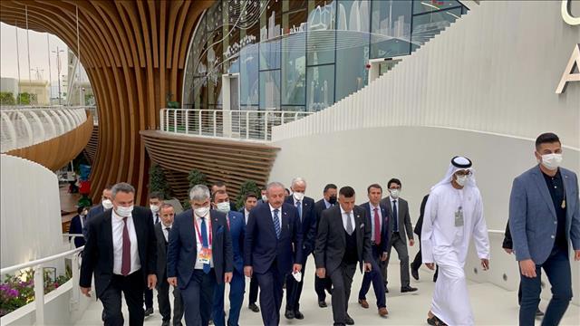 Turkish officials observe Azerbaijan's pavilion at Dubai Expo 2020 (PHOTO)