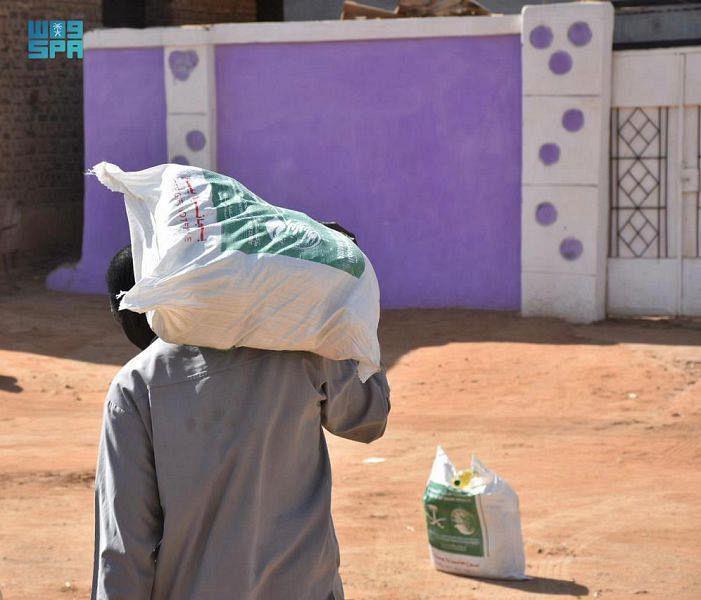 Saudi - KSrelief Distributes More Than 12 Tons of Food Baskets in Khartoum State, Sudan