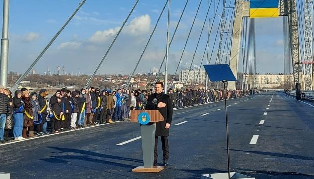 Zelensky opens Ukraine's largest cable-stayed bridge in Zaporizhia