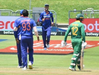  3rd ODI: De Kock century helps South Africa post 287 against India 