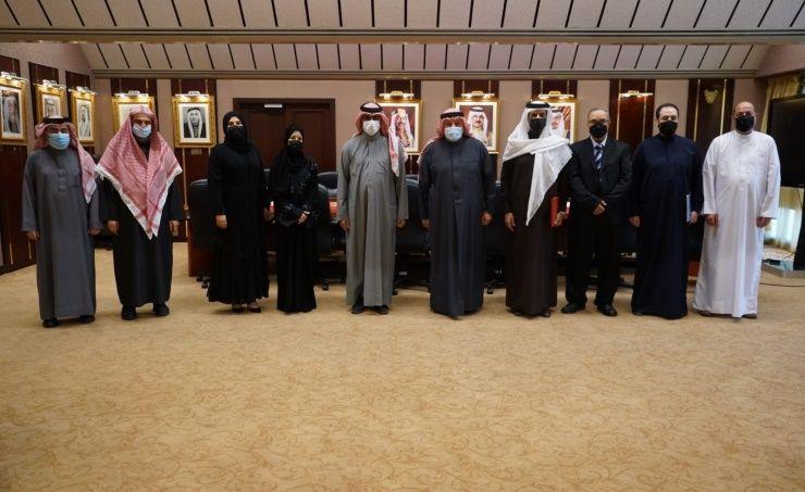البحرين - وزير العدل يكرم معهد الإمام الشافعي بمناسبة حصوله على جائزة بروتوكولات الصحة الدولية