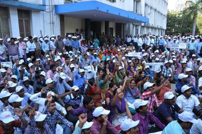  Stand-off continues in Andhra over employees' pay revision 