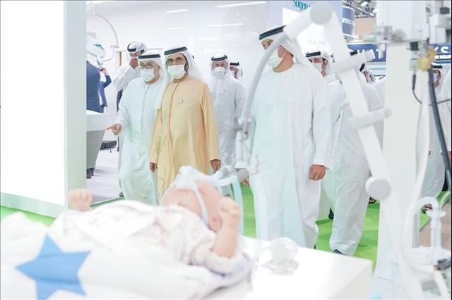 محمد بن راشد يزور معرض الصحة العربي ويؤكد: 'ستظل الإمارات داعمة لكل فكر وجهد يمنح الإنسان حياة أفضل'' 