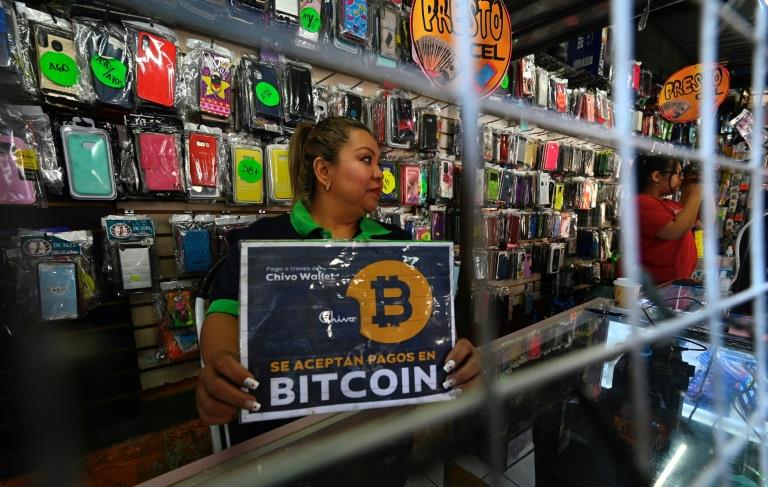 Salvadorans show support for bitcoin despite IMF criticism