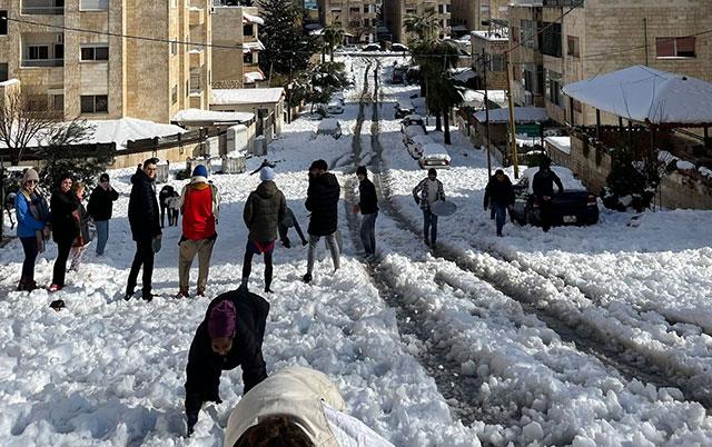Jordan – La nieve trae alegría a los niños, bienvenida la distracción… -  Nota Global