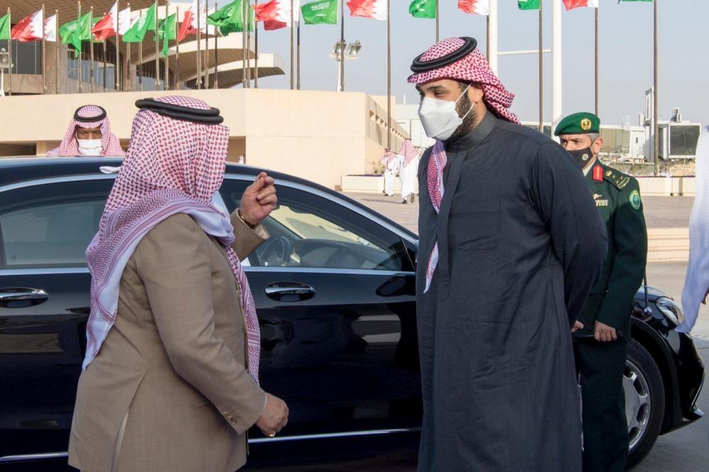 ملك البحرين يغادر الرياض وولي العهد في مقدمة مودعيه - جريدة الوطن السعودية