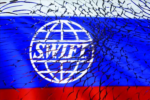 الإمارات - الاتحاد الأوروبي يستبعد 7 مصارف روسية من «سويفت»' 