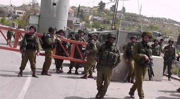 فلسطين - الاحتلال يغلق مدخل بلدة حزما الرئيسي ويستولي على تسجيلات كاميرات