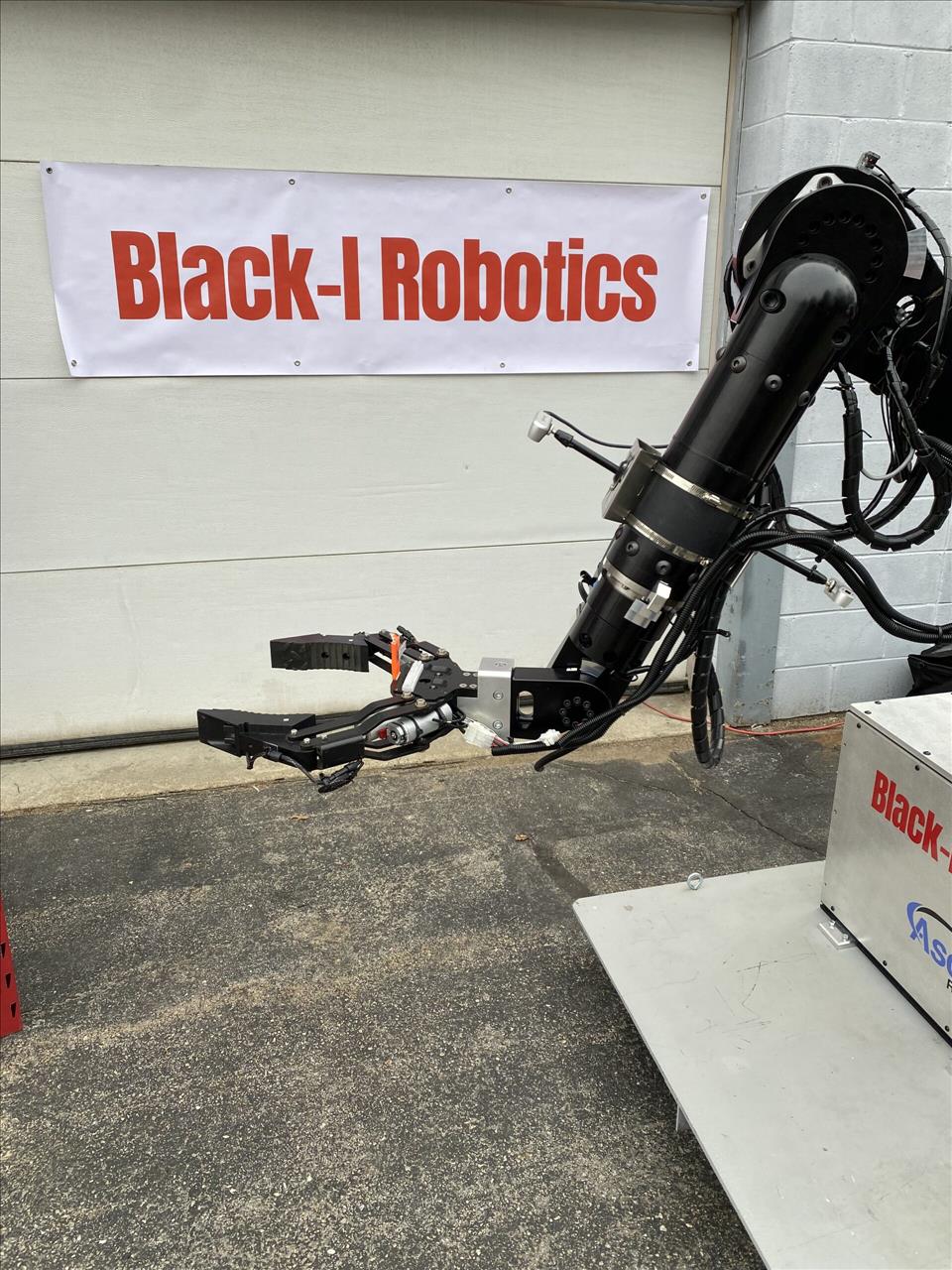 BlackI Robotics Introduces Revolutionary Fullscope Mobile Heavy Lift