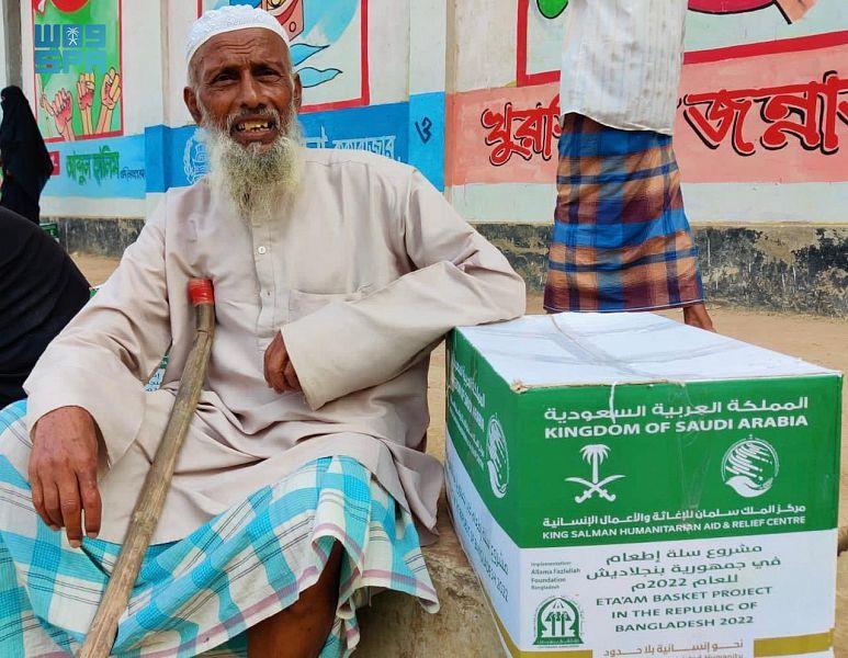 KSrelief Distributes 2,000 Food Baskets In Bangladesh