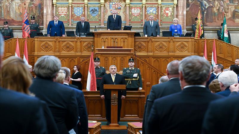 أوربان يؤدي اليمين رئيساً لحكومة المجر ويندد بغرب 'انتحاري'' 