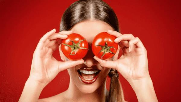 تناول حبة طماطم يومياً وراقب ماذا سيحدث في جسدك