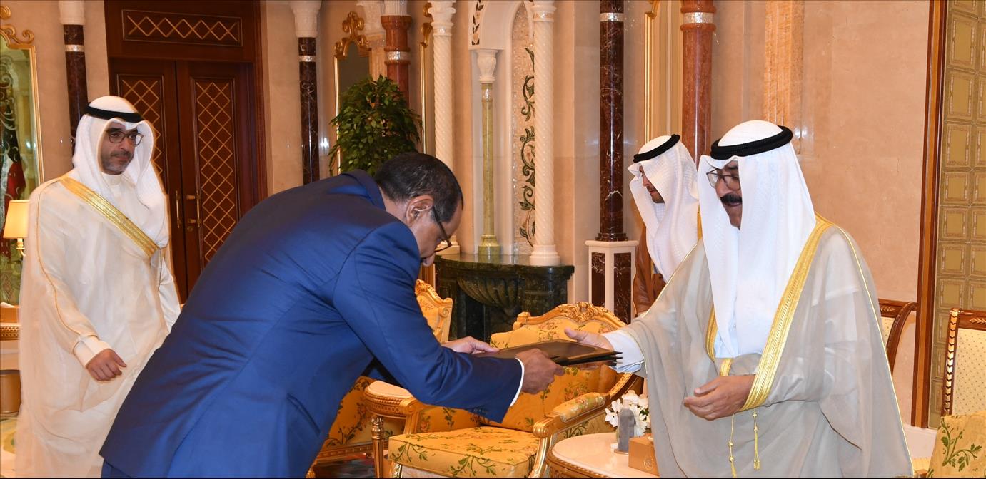 Kuwait Deputy Amir Receives Ambassadors' Credentials