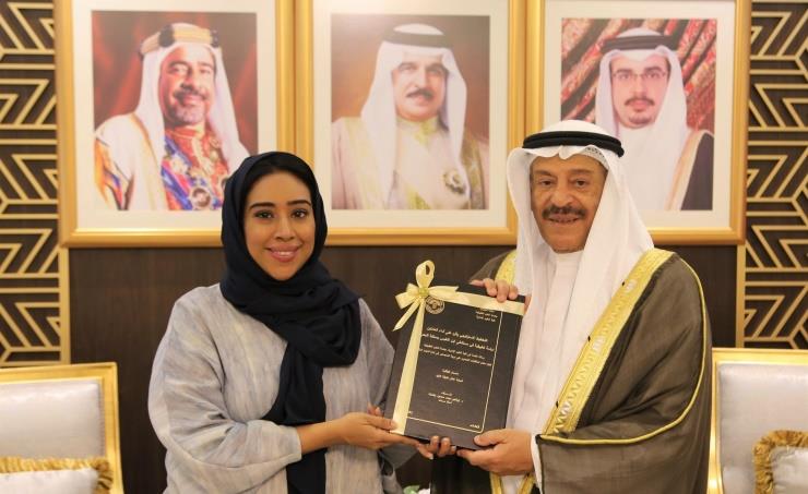 رئيس مجلس الشورى يشيد بجهود طلبة الدراسات العليا في البحرين للإسهام في تعزيز كفاءة الكوادر البشرية