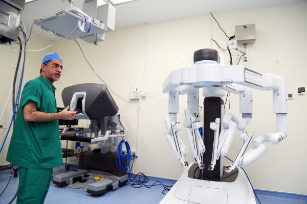 Dubai Hospital Launches Surgical Robot To Facilitate Minimally Invasive Surgeries