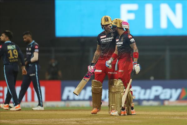 Kohli Hits 73, Bangalore Stays In Hunt For IPL Playoffs