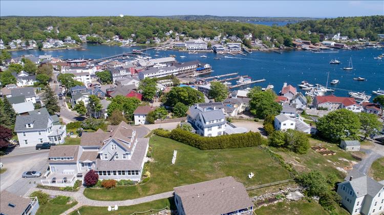 Entire Maine Town Forced To Shut After Its Only Clerk Quits Over Denied Vacation