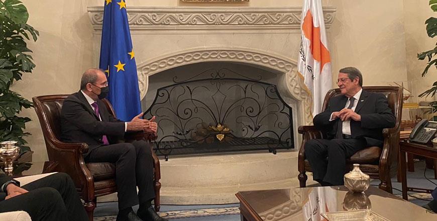 Safadi Conveys King's Message To Cyprus President