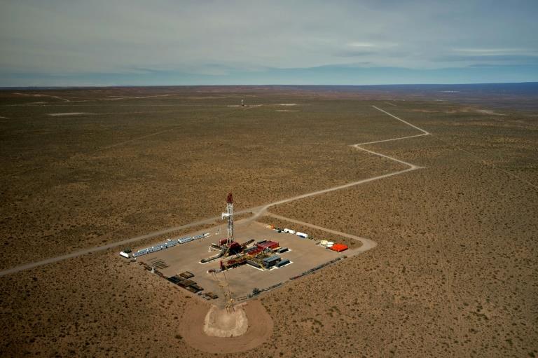 Argentina to ease exchange control for oil and gas companies