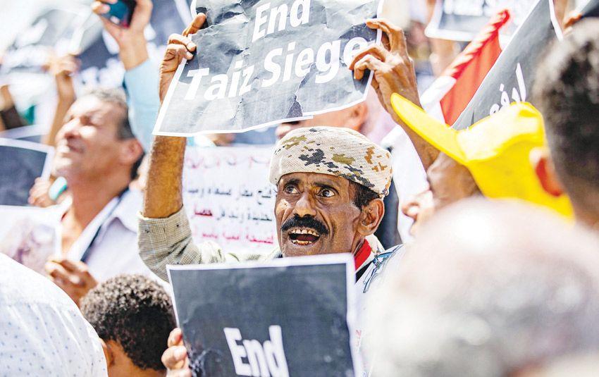 تظاهرة منددة بحصار المتمردين لتعز مع بدء مشاورات أطراف حرب اليمن