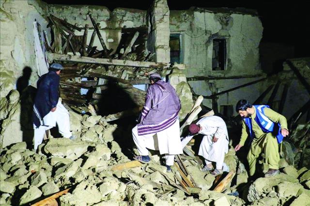 الإمارات تتضامن مع الشعب الأفغاني وتعزي في ضحايا الزلزال' 