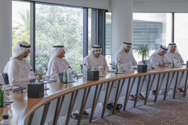 Hamdan Bin Mohammed Visits Dubai Chambers, Reviews Future Plans And Projects